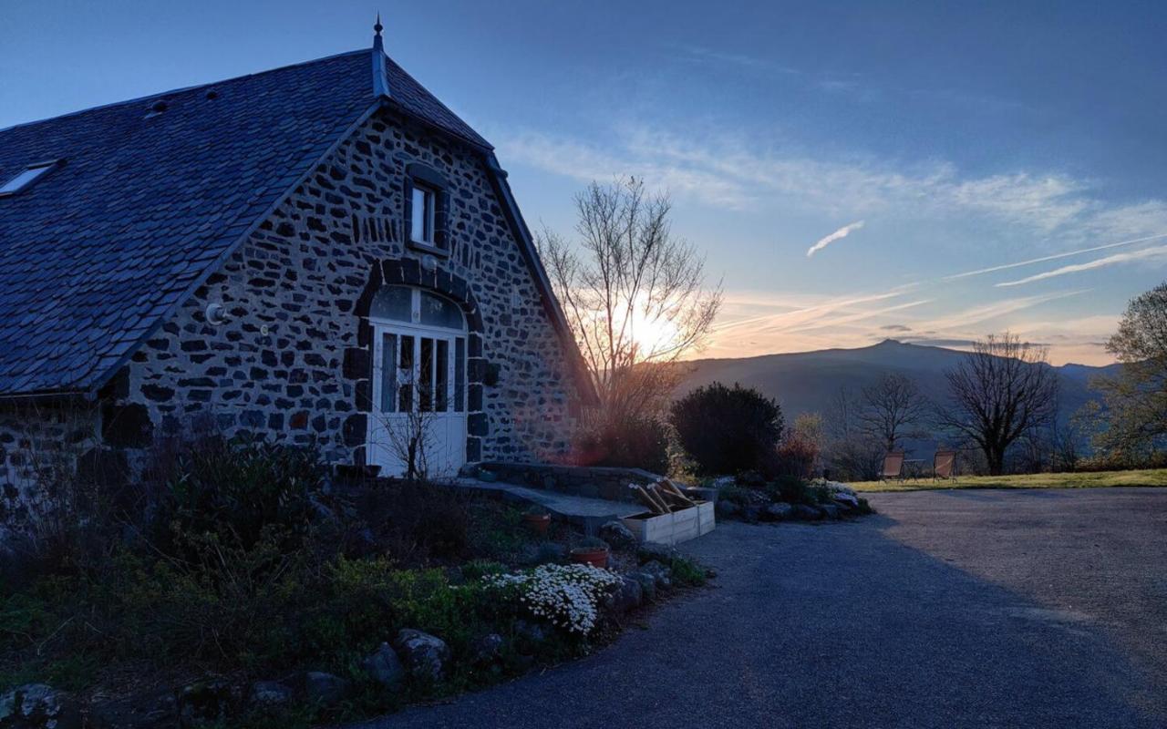 Maison D'Hotes La Grange Salers Exterior foto